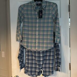 3 Shirts.
LOT (2) NWT Vineyard Vines button down & 1 NWOT VV Button Down